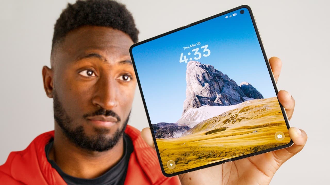 MKBHD reviewing the Oppo Find N6 foldable phone